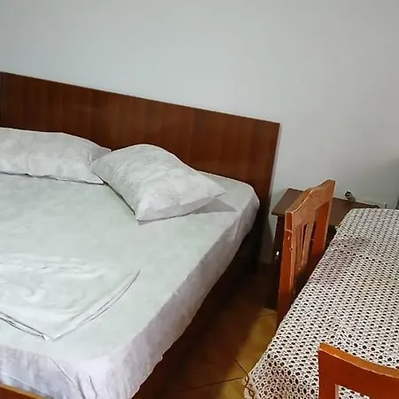 Di Gjovalin Apartamento